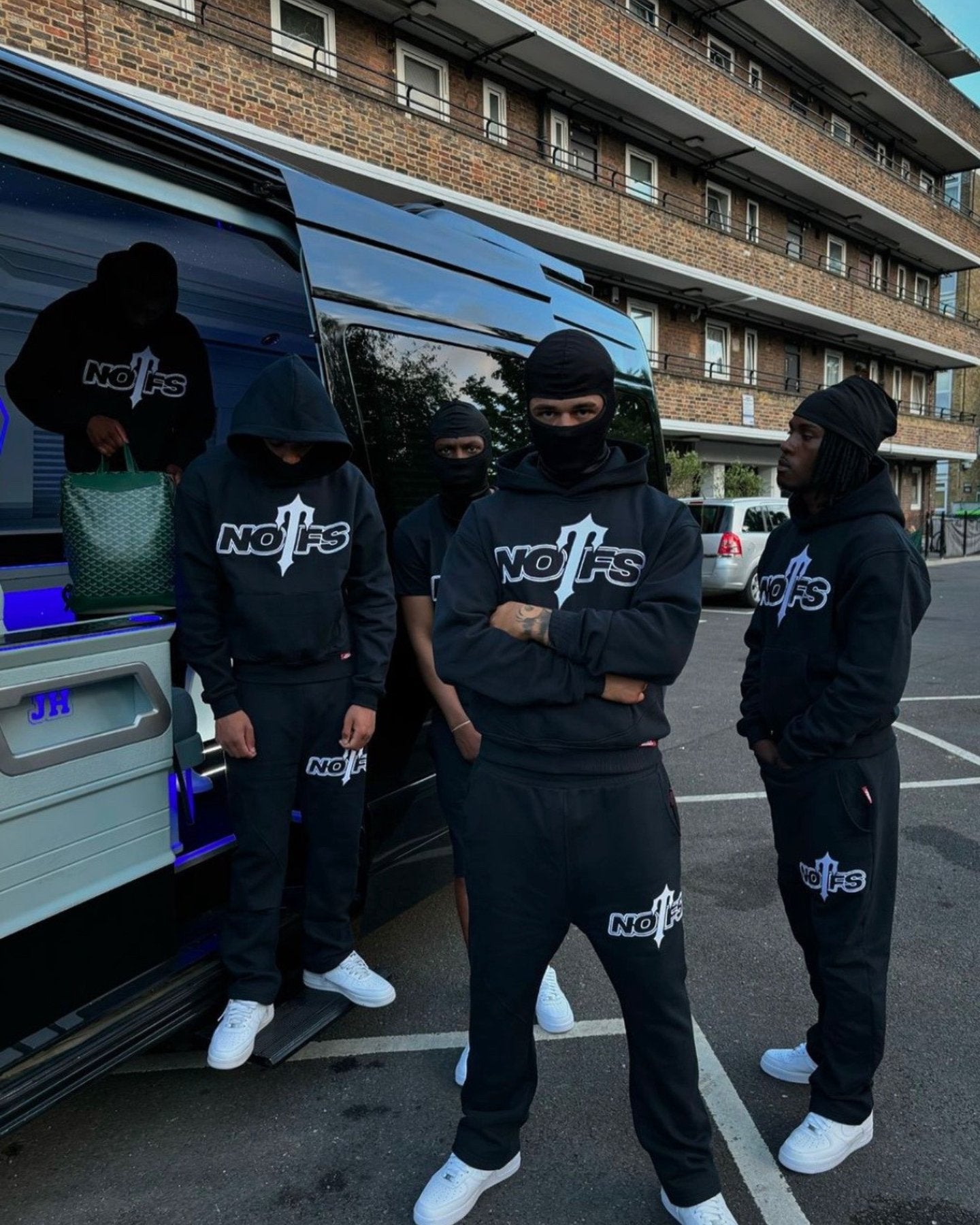 COLLECTION COLLAB